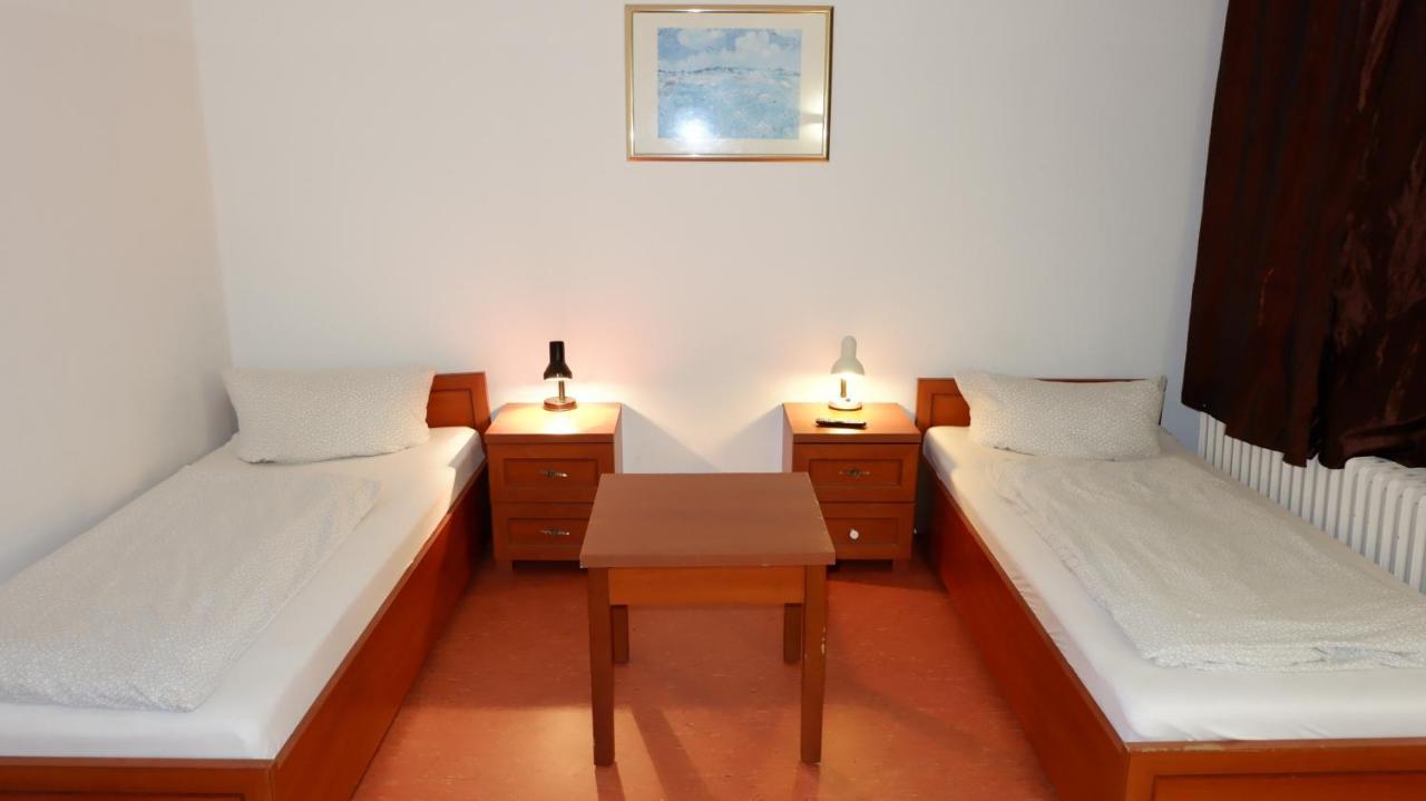 Hostel Am Kurtti Berlin Exteriör bild