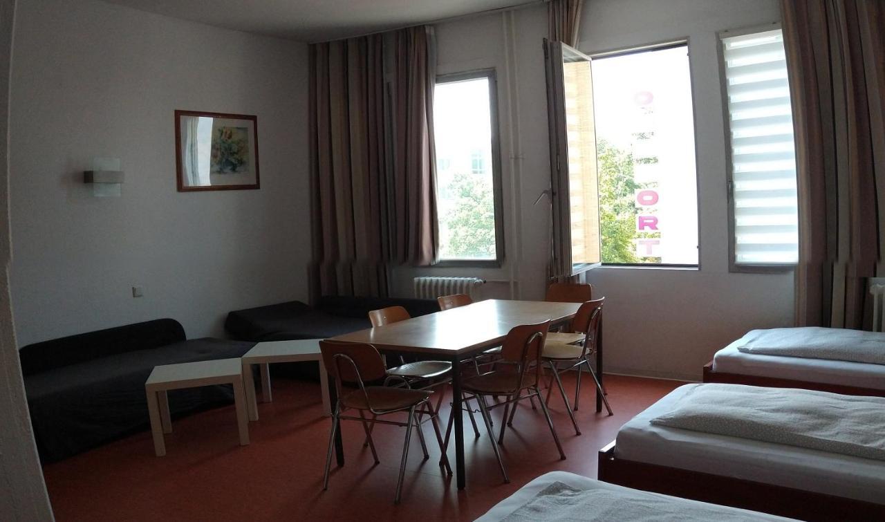 Hostel Am Kurtti Berlin Exteriör bild